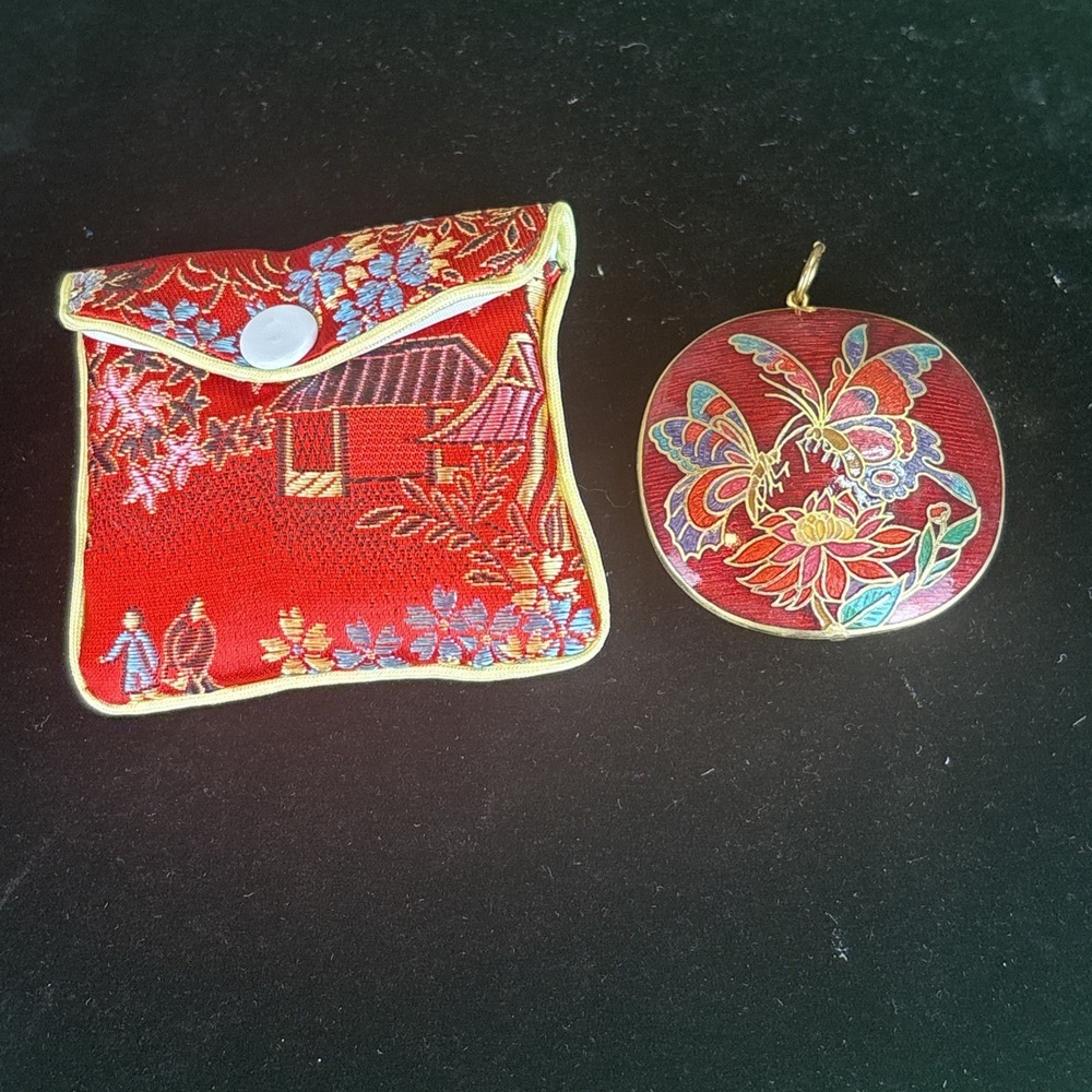 Vintage‎ Hong Kong Butterfly Enamel Pendant Gold Tone Floral w/ Pouch